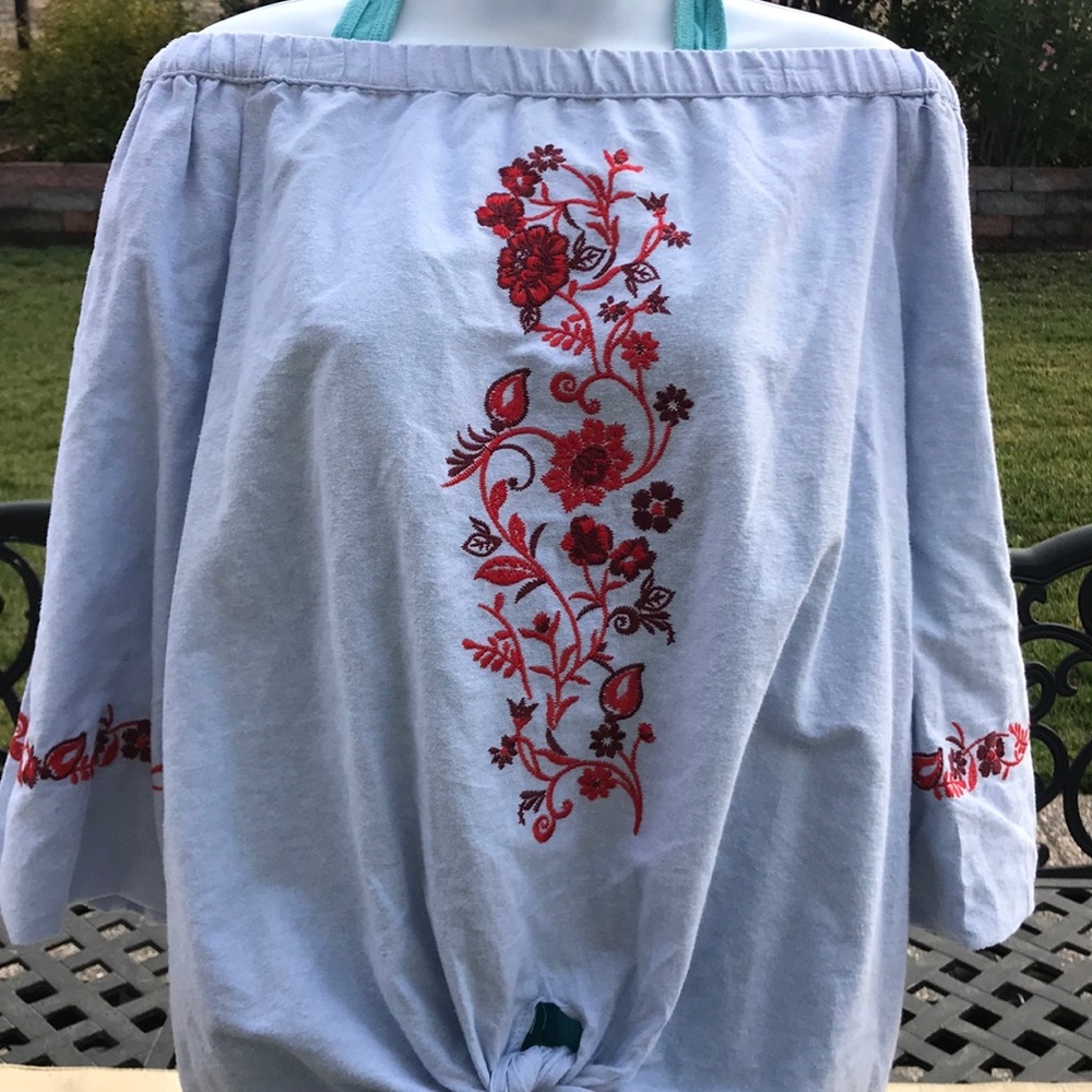 Beautiful Off-Shoulder Top - Picture 2 of 10
